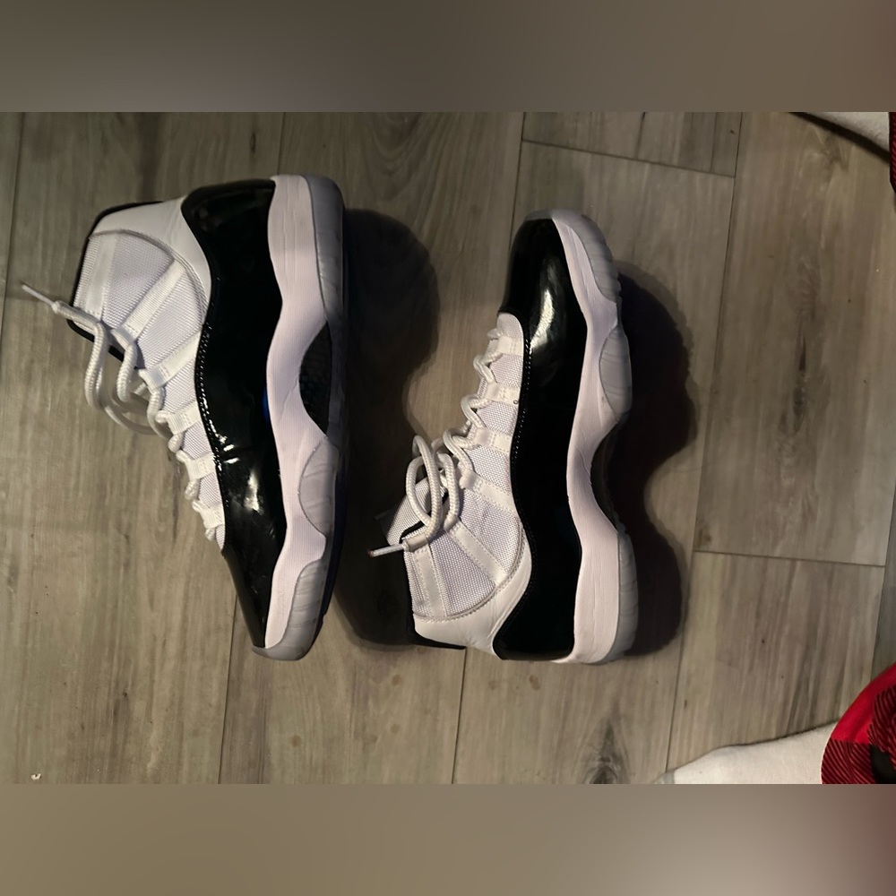 Concord 11s size 12 used